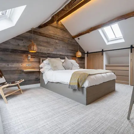 The Stable At The Heaning Estate *