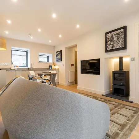 The Stable At The Heaning Estate * Windermere